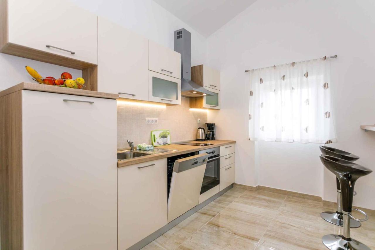 Apartment In Malinska/Insel Krk 38057 ภายนอก รูปภาพ